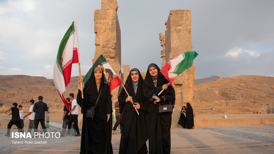 تجمع «جان فدایان تمدن ایران» - تخت جمشید تجمع «جان فدایان تمدن ایران» - تخت جمشید