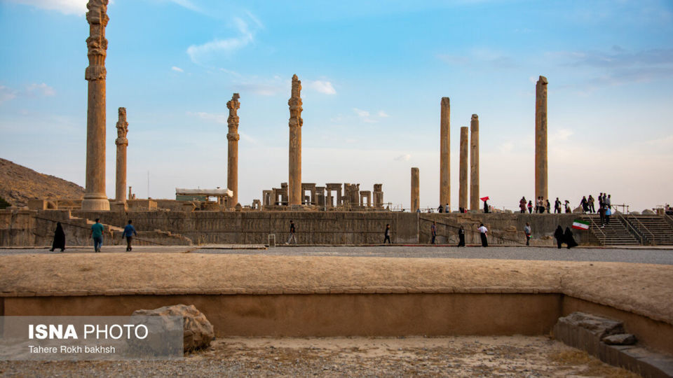 تجمع «جان فدایان تمدن ایران» - تخت جمشید تجمع «جان فدایان تمدن ایران» - تخت جمشید
