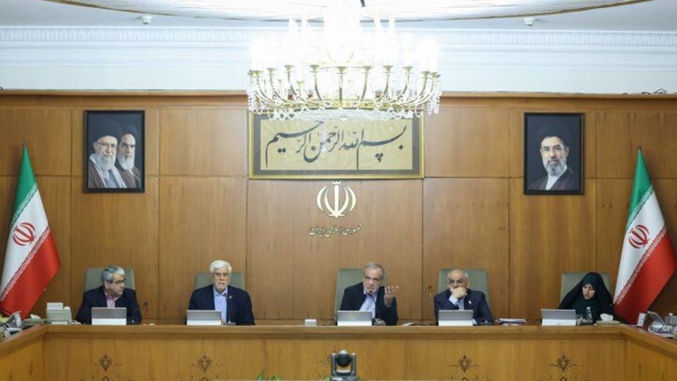 رئیسجمهور دستور داد تمام منابع حاصل از صرفهجوییها به افزایش اعتبار کالابرگ اختصاص یابد رئیسجمهور دستور داد تمام منابع حاصل از صرفهجوییها به افزایش اعتبار کالابرگ اختصاص یابد