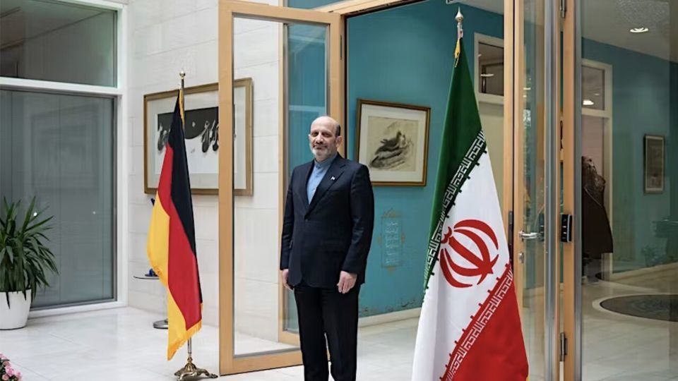 سفیر ایران در آلمان: اروپا باید میان صلح و همراهی با جنگطلبان یکی را انتخاب کند سفیر ایران در آلمان: اروپا باید میان صلح و همراهی با جنگطلبان یکی را انتخاب کند