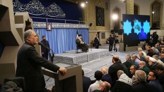 دیدار جمعی از فرماندهان، رزمندگان و ایثارگران و هنرمندان با رهبر انقلاب