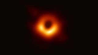 اولین دانشمندی که عکس سیاه‌چاله را دید که بود؟
