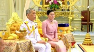 تصاویر عجیب از ازدواج پادشاه تایلند با محافظ خود