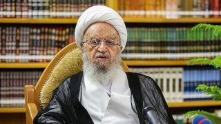 آیت‌الله مکارم‌شیرازی: پخش سرودهای مبتذل و وادار کردن دختران معصوم به رقاصی ‌پذیرفتنی نیست