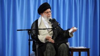 رهبر انقلاب: درباره‌ی مسائل ناموسی انقلاب و توانایی نظامی مذاکره نمی‌کنیم/با مذاکره با  اروپایی‌ها مشکلی نداریم