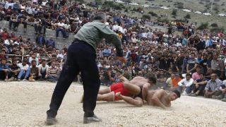 مسابقات کشتی لوچو مسابقات کشتی لوچو