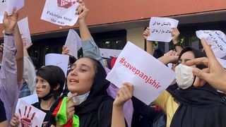 تظاهرات روز گذشته مردم مقابل سفارت پاکستان