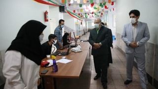 بازدید دکتر زالی از روند واکسیناسیون ضربتی دانش آموزان تهرانی در دومین روز اجرای این طرح