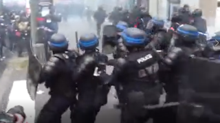 تظاهرات روز کارگر در پاریس به خشونت کشیده شد