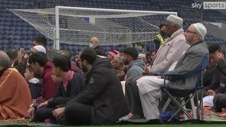 اقامه نماز عید فطر برای اولین بار در ورزشگاه اختصاصی یک باشگاه انگلیسی