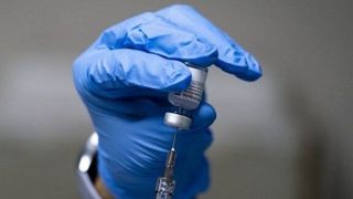 متخصصان:‌ واکسن مرگ افراد مسن را ۷۴ برابر کاهش می‌دهد