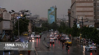 رگبار و رعد و برق در تهران/ خیزش گرد و خاک