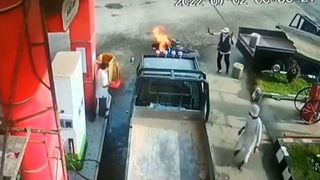  آتش گرفتن موتورسیکلت در جایگاه سوخت 