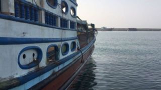 جزئیاتی از توقیف شناور حامل سوخت قاچاق در خلیج فارس/ ۱۲ قاچاقچی دستگیر شدند ۱۲ قاچاقچی دستگیر شدند