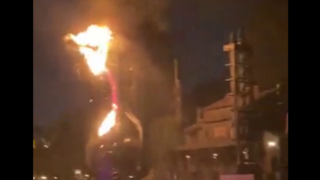 آتش گرفتن اژد‌های دیزنی لند در کالیفرنیا