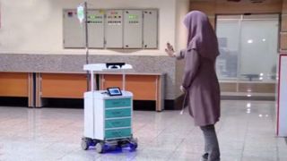 ربات پرستار ایرانی به کمک بیماران آمد