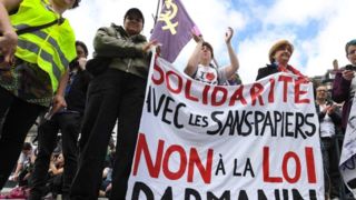 تظاهرات هزاران نفری در شهرهای مختلف فرانسه علیه قوانین مهاجرتی