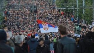 اعتراضات ضد دولتی ده‌ها هزار نفری در صربستان