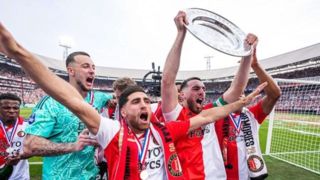 جام قهرمانی لیگ هلند در دستان جهانبخش +عکس
