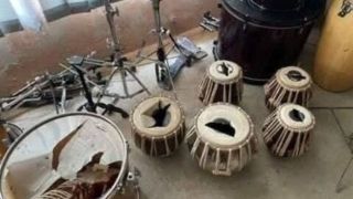 طالبان با تبر آلات موسیقی را نابود کرد