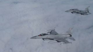 بورل: خلبانان اوکراینی آموزش «اف-۱۶» را آغاز کردند