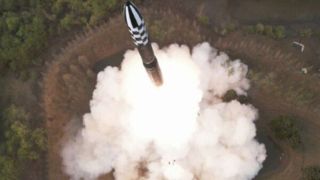 کره شمالی اولین ماهواره جاسوسی نظامی خود را به فضا پرتاب می‌کند