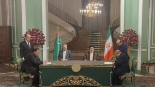۵ سند همکاری میان تهران و عشق‌آباد در حضور رئیسی و بردی محمداف امضا شد