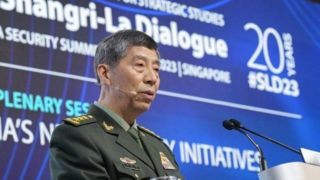 دفاع چین از مسدود کردن مسیر ناوهای آمریکایی در تنگه تایوان