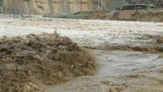 طغیان رودخانه در سیستان و بلوچستان در پی بارش شدید باران!