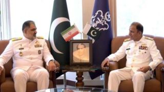 دریادار ایرانی با فرمانده نیروی دریایی پاکستان دیدار کرد