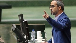 ایزدخواه: معاون سیاسی وزیر کشور با فشار نمایندگان عزل شود، نامزدها بدبین می‌شوند/ وزیر چنین وعده‌ای نداد