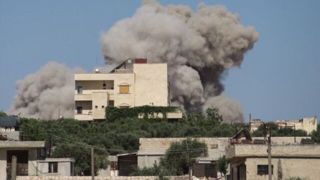 حملات هوایی سوریه و روسیه به مواضع تحریر الشام/۵۰ تروریست کشته و مجروح شدند