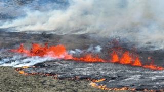 فوران آتشفشان در پی وقوع زمین‌لرزه‌ها در جنوب غرب ایسلند