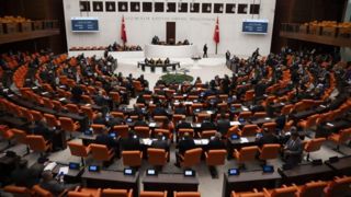 افزایش ۲۵ درصدی حقوق کارمندان و بازنشستگان ترکیه 