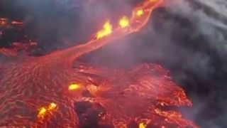 فوران گدازه‌های آتشفشانی در جنوب غربی ایسلند