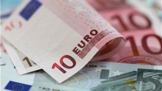 کاهش قیمت یورو در مرکز مبادله و بازار آزاد طی هفته گذشته