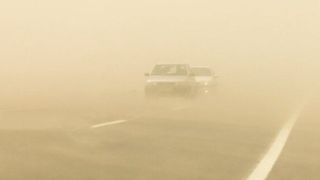 گرد و غبار برای دومین روز ادارات سیستان را به تعطیل کشاند