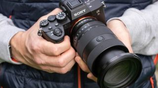 معرفی پنج لنز برتر برای دوربین های فول فریم سونی