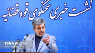 تشکیل پرونده‌هایی برای حسن روحانی/ حسن رعیت در زندان است