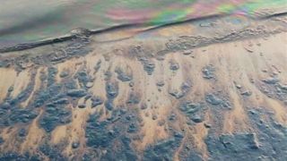 آلودگی نفتی در خلیج‌ فارس /نشت نفت در خط انتقال ‌نفت گناوه به پایانه ‌جزیره خارگ‌