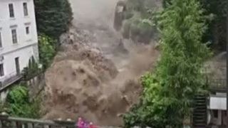 جاری شدن سیلاب های هولناک در پی بارش باران تابستانی در اتریش