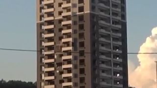 تخریب ساختمان ۱۵ طبقه با دینامیت!