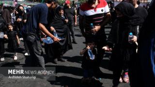 راهپیمایی جاماندگان اربعین تهران، با قرائت زیارت اربعین آغاز شد