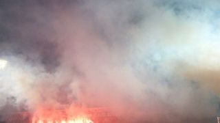 اتفاق عجیب در ایتالیا؛ هواداران ورزشگاه را به آتش کشیدند