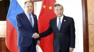 وزیر خارجه چین برای گفت‌وگوهای امنیتی راهی روسیه شد