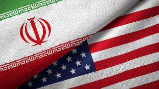 تصاویر استقبال از ۵ آمریکایی آزاد شده توسط ایران در فرودگاه دوحه