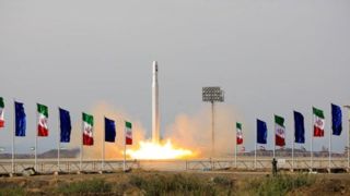 رئیسی: ساخت ماهواره «نور ۳» نشان داد که تهدید اثری در عزم دانشمندان ایرانی ندارد
