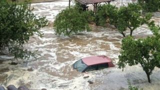 تصاویری از سیل و طوفان در یونان