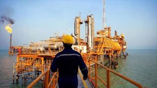 تولید نفت ایران به ۳.۵ میلیون بشکه در روز می‌رسد