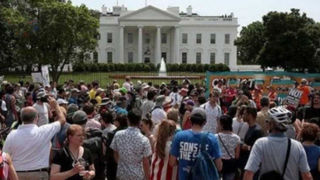 واکنش آمریکایی ها به جنایت رژیم صهیونیستی | تظاهرات گسترده مقابل کاخ سفید